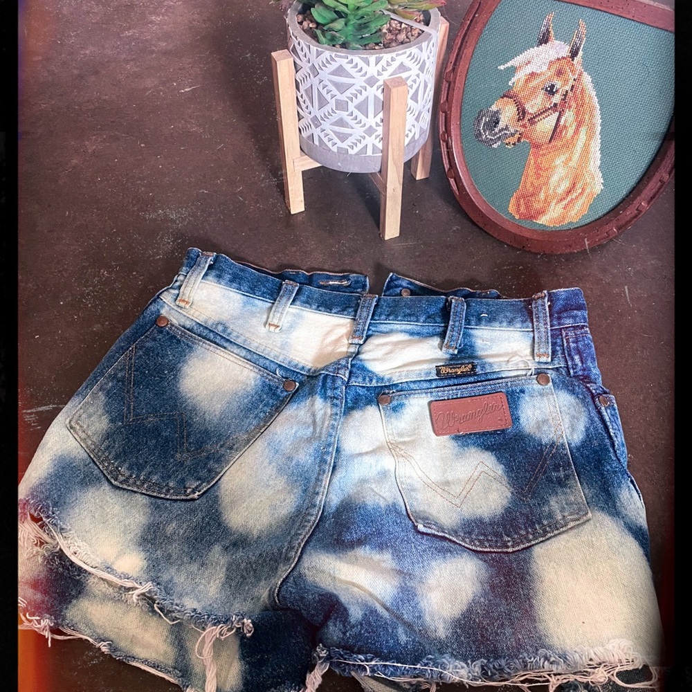Wrangler high waisted shorts 🤠